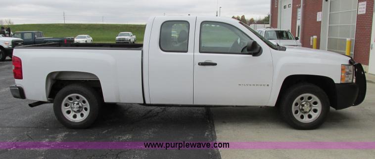 image for item F5372 2008 Chevrolet Silverado 1500 Ext. Cab pickup truck