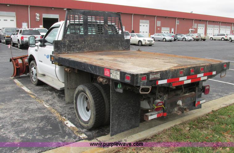 image for item F5373 2002 Ford F550 Super Duty XL flatbed truck