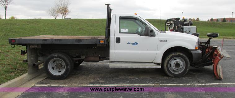 image for item F5373 2002 Ford F550 Super Duty XL flatbed truck