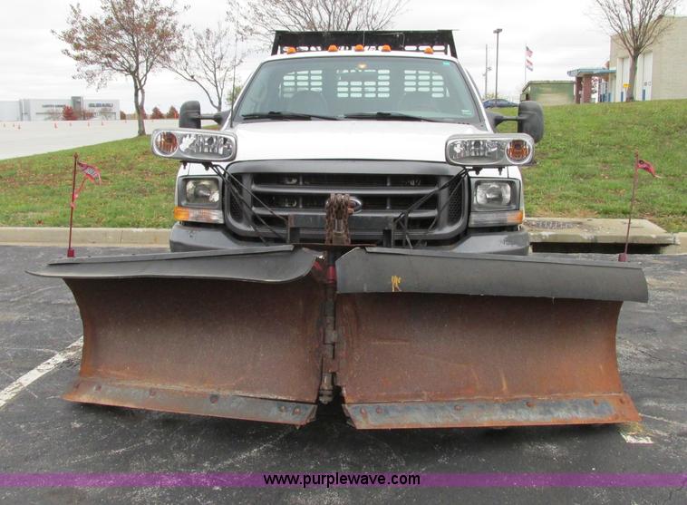 image for item F5373 2002 Ford F550 Super Duty XL flatbed truck