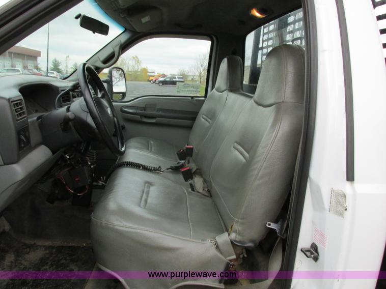 image for item F5373 2002 Ford F550 Super Duty XL flatbed truck