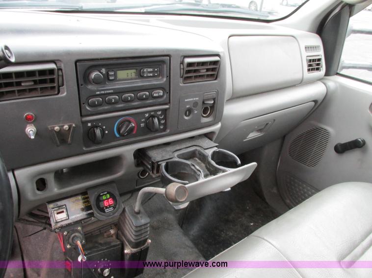 image for item F5373 2002 Ford F550 Super Duty XL flatbed truck