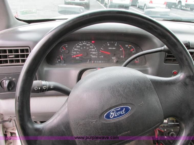 image for item F5373 2002 Ford F550 Super Duty XL flatbed truck