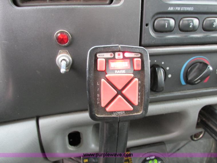 image for item F5373 2002 Ford F550 Super Duty XL flatbed truck