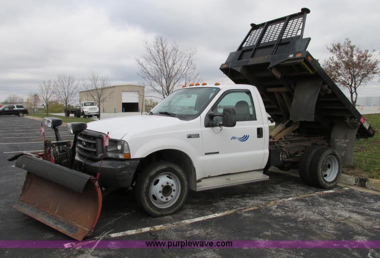 image for item F5373 2002 Ford F550 Super Duty XL flatbed truck