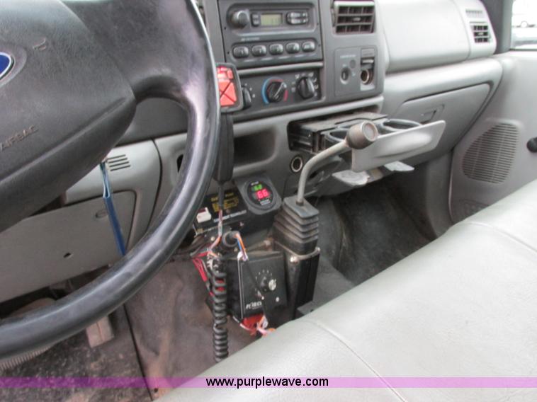 image for item F5373 2002 Ford F550 Super Duty XL flatbed truck