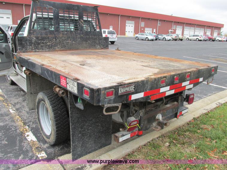 image for item F5373 2002 Ford F550 Super Duty XL flatbed truck