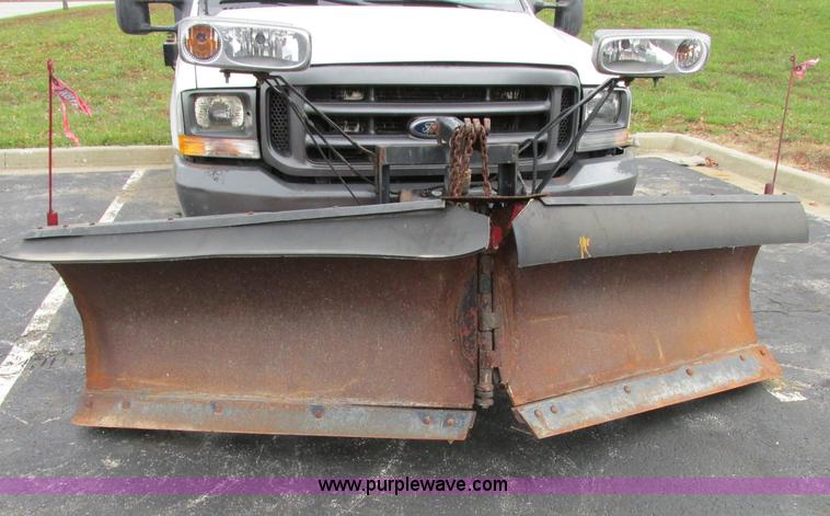 image for item F5373 2002 Ford F550 Super Duty XL flatbed truck