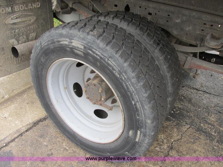 image for item F5373 2002 Ford F550 Super Duty XL flatbed truck