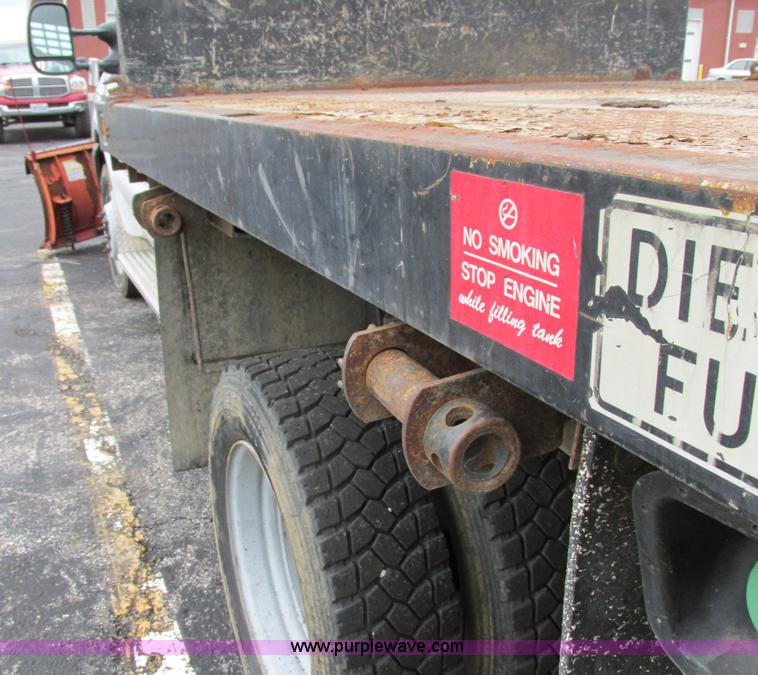 image for item F5373 2002 Ford F550 Super Duty XL flatbed truck