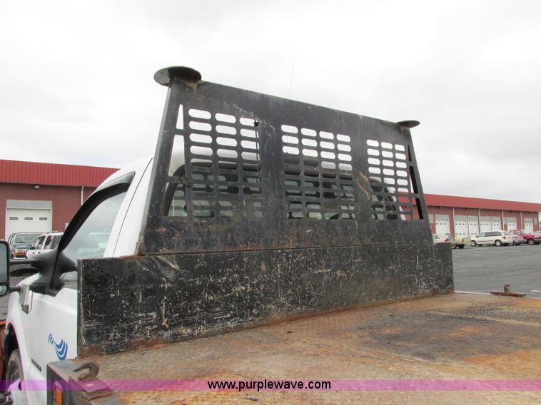 image for item F5373 2002 Ford F550 Super Duty XL flatbed truck