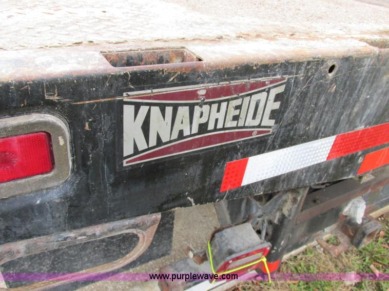 image for item F5373 2002 Ford F550 Super Duty XL flatbed truck