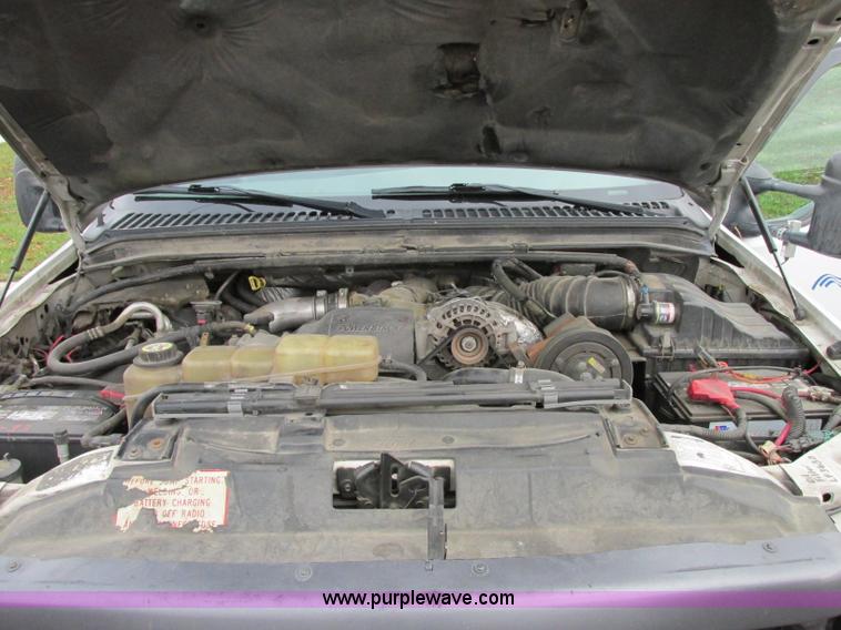 image for item F5373 2002 Ford F550 Super Duty XL flatbed truck