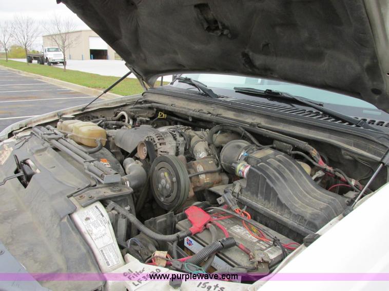 image for item F5373 2002 Ford F550 Super Duty XL flatbed truck