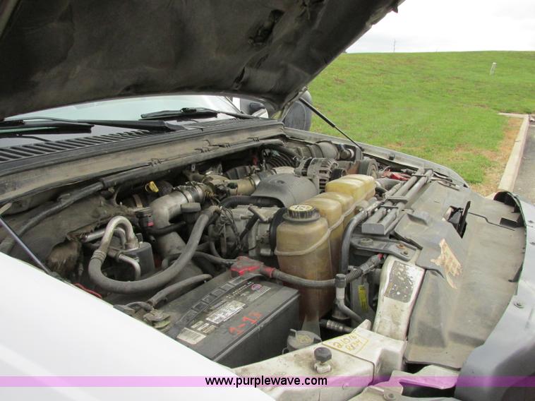 image for item F5373 2002 Ford F550 Super Duty XL flatbed truck