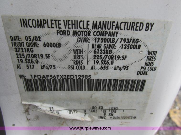 image for item F5373 2002 Ford F550 Super Duty XL flatbed truck