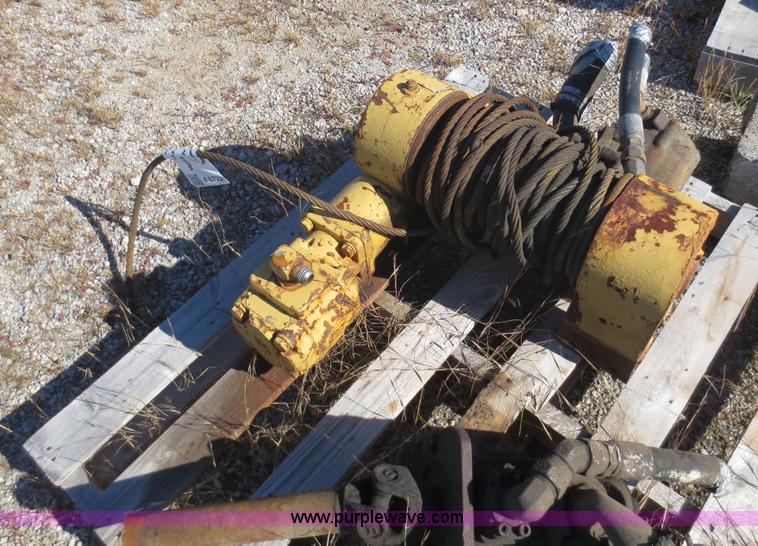 image for item F6723 Ramsey 10,000 lbs hydraulic winch