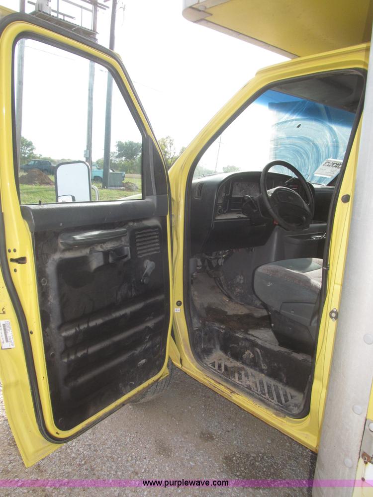 image for item F7148 1995 Ford Econoline E350 box truck