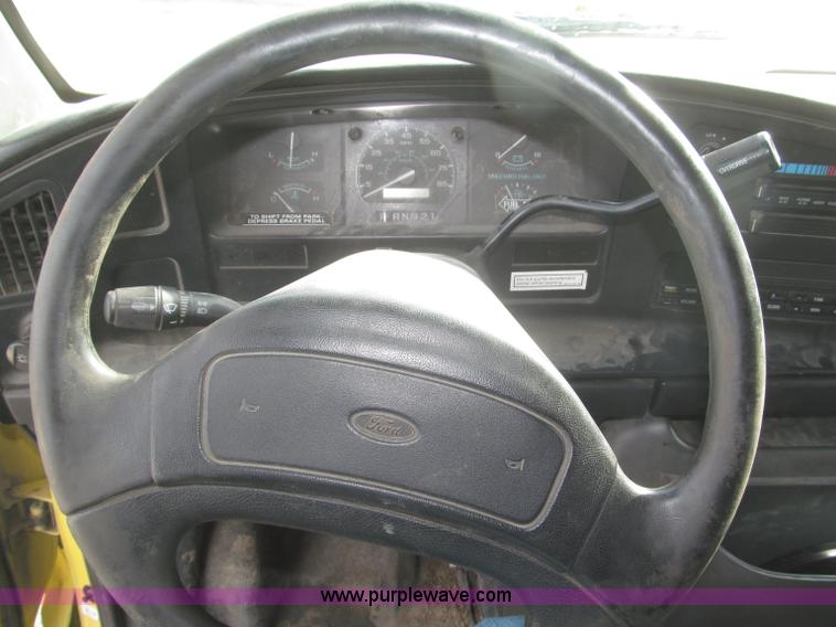 image for item F7148 1995 Ford Econoline E350 box truck