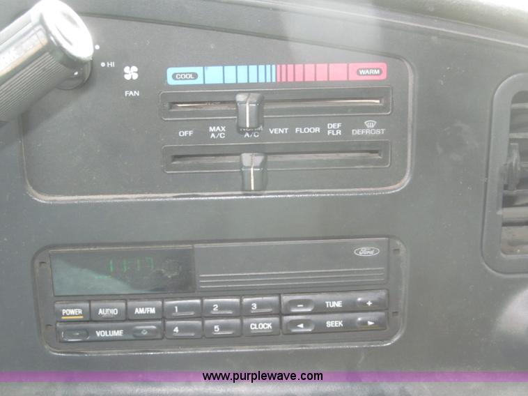 image for item F7148 1995 Ford Econoline E350 box truck