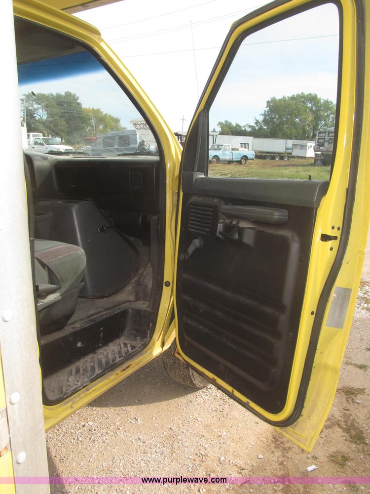 image for item F7148 1995 Ford Econoline E350 box truck