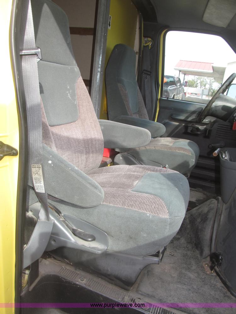 image for item F7148 1995 Ford Econoline E350 box truck