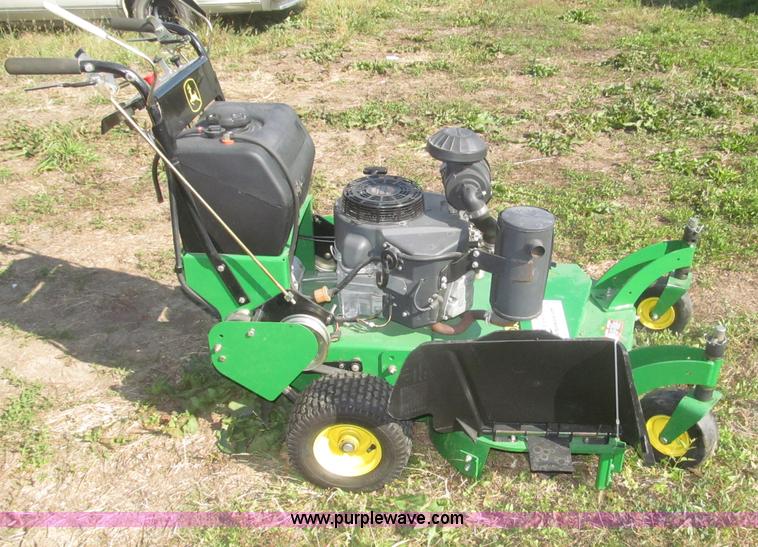 image for item F7155 2010 John Deere WG36A commercial lawn mower