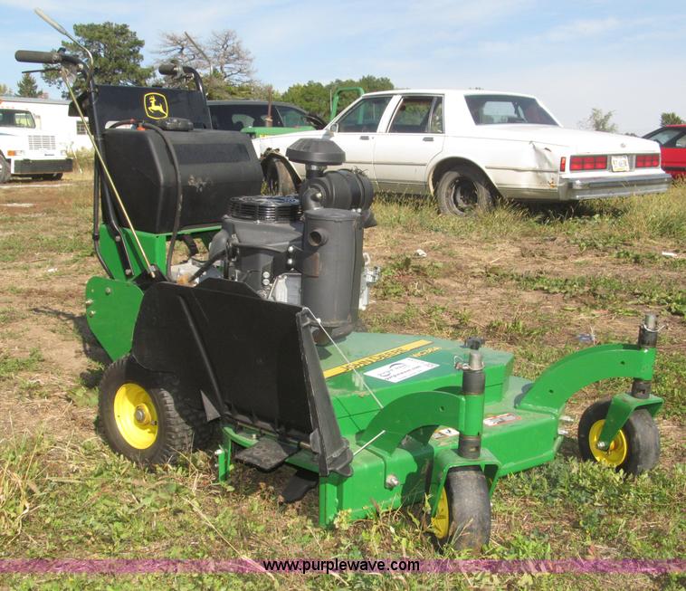 image for item F7155 2010 John Deere WG36A commercial lawn mower