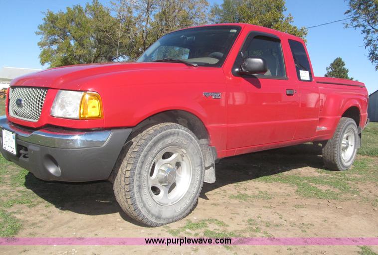 image for item F7165 2001 Ford Ranger XLT Flareside SuperCab pickup truck