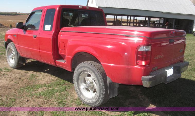 image for item F7165 2001 Ford Ranger XLT Flareside SuperCab pickup truck