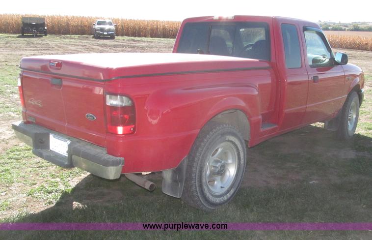 image for item F7165 2001 Ford Ranger XLT Flareside SuperCab pickup truck