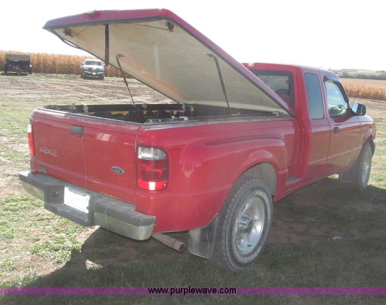 image for item F7165 2001 Ford Ranger XLT Flareside SuperCab pickup truck