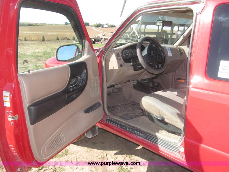 image for item F7165 2001 Ford Ranger XLT Flareside SuperCab pickup truck
