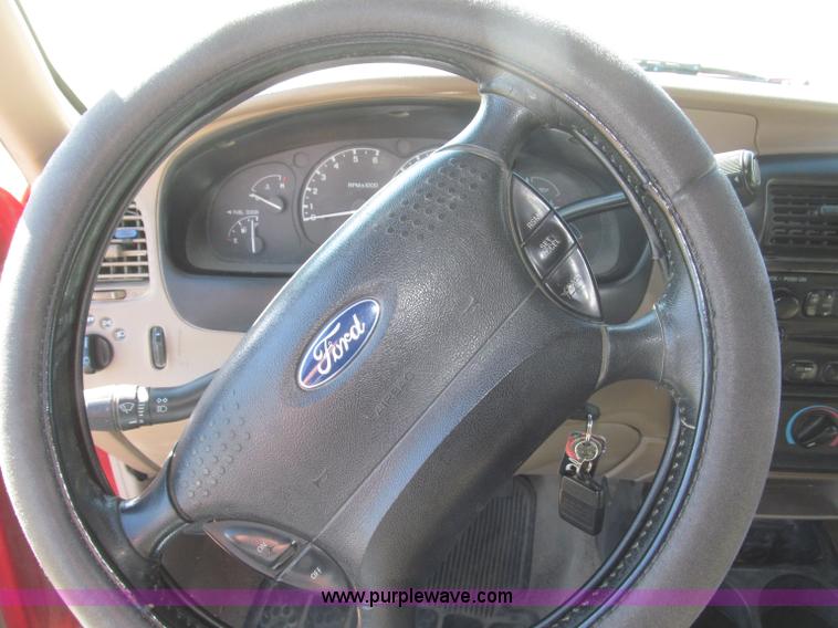 image for item F7165 2001 Ford Ranger XLT Flareside SuperCab pickup truck