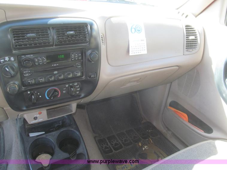 image for item F7165 2001 Ford Ranger XLT Flareside SuperCab pickup truck