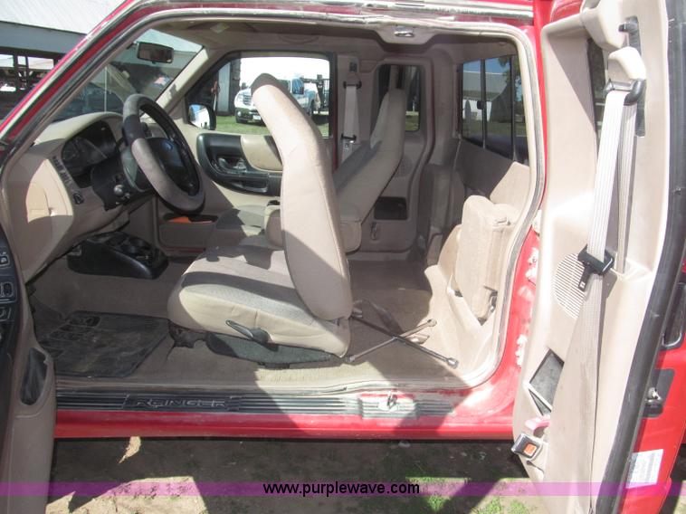 image for item F7165 2001 Ford Ranger XLT Flareside SuperCab pickup truck