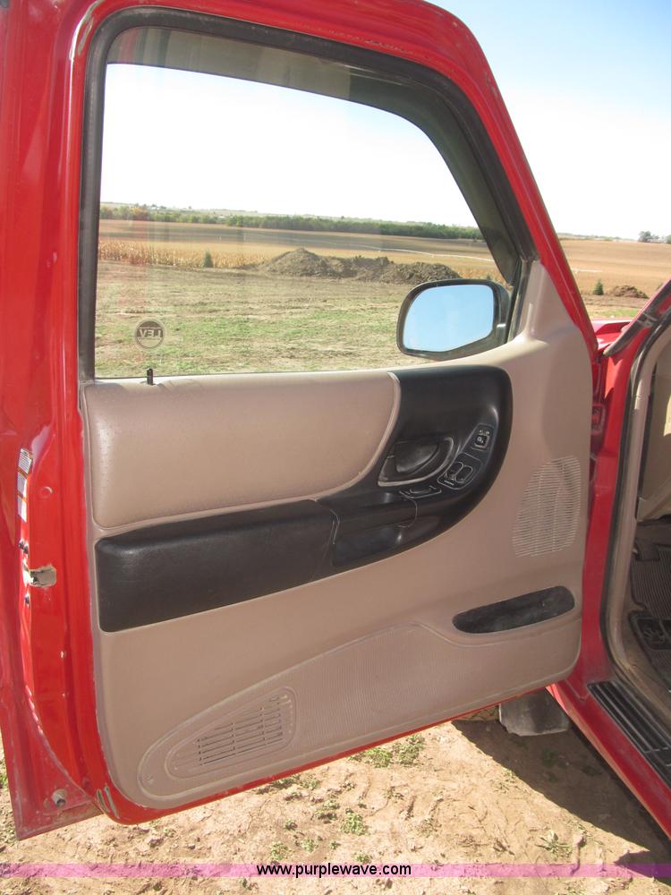 image for item F7165 2001 Ford Ranger XLT Flareside SuperCab pickup truck