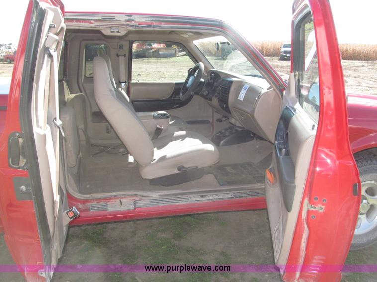 image for item F7165 2001 Ford Ranger XLT Flareside SuperCab pickup truck