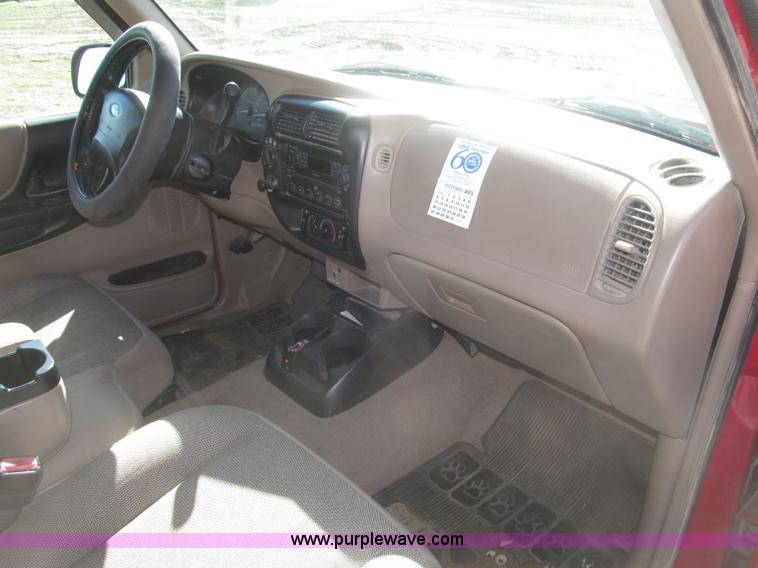 image for item F7165 2001 Ford Ranger XLT Flareside SuperCab pickup truck