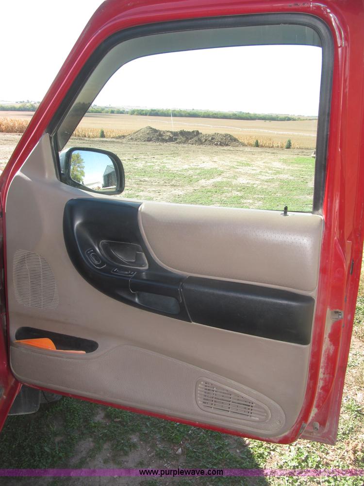 image for item F7165 2001 Ford Ranger XLT Flareside SuperCab pickup truck