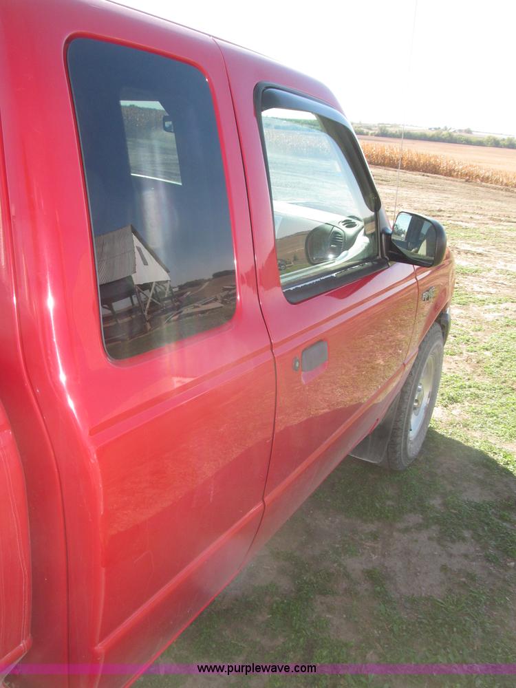 image for item F7165 2001 Ford Ranger XLT Flareside SuperCab pickup truck
