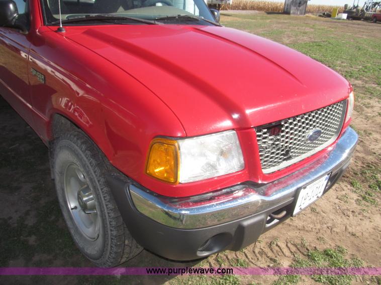 image for item F7165 2001 Ford Ranger XLT Flareside SuperCab pickup truck