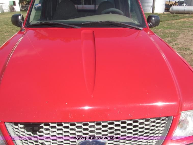 image for item F7165 2001 Ford Ranger XLT Flareside SuperCab pickup truck