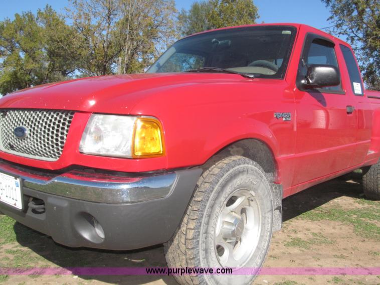 image for item F7165 2001 Ford Ranger XLT Flareside SuperCab pickup truck