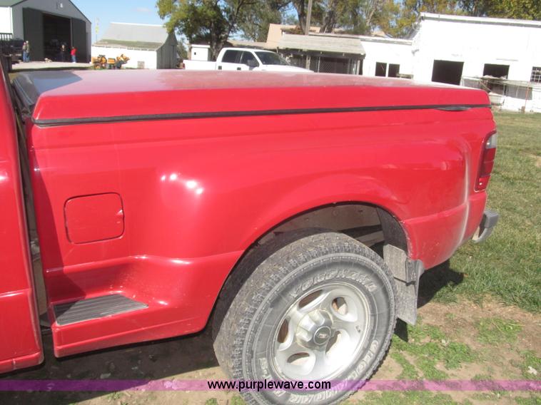 image for item F7165 2001 Ford Ranger XLT Flareside SuperCab pickup truck