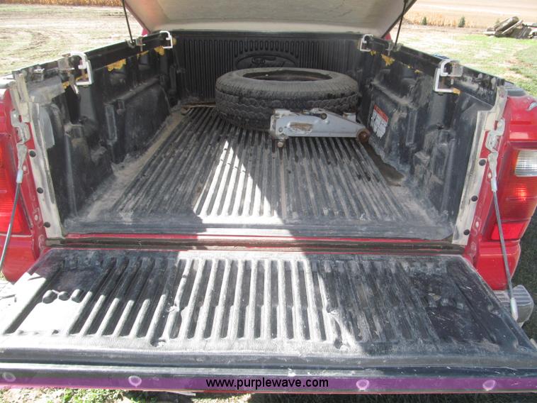 image for item F7165 2001 Ford Ranger XLT Flareside SuperCab pickup truck