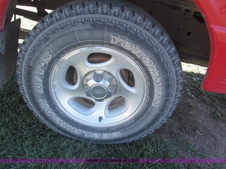 image for item F7165 2001 Ford Ranger XLT Flareside SuperCab pickup truck