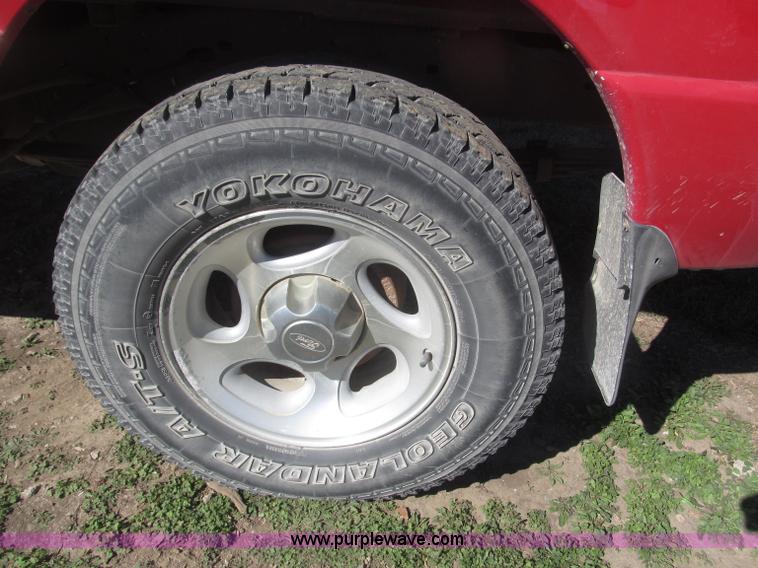 image for item F7165 2001 Ford Ranger XLT Flareside SuperCab pickup truck