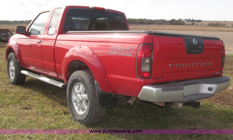 image for item F7187 2003 Nissan Frontier SE King Cab pickup truck