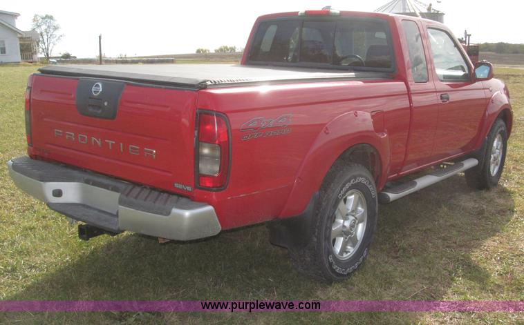 image for item F7187 2003 Nissan Frontier SE King Cab pickup truck